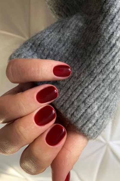 24 Red Nail Ideas to Try If You Want to Test The "Red Nail Theory"