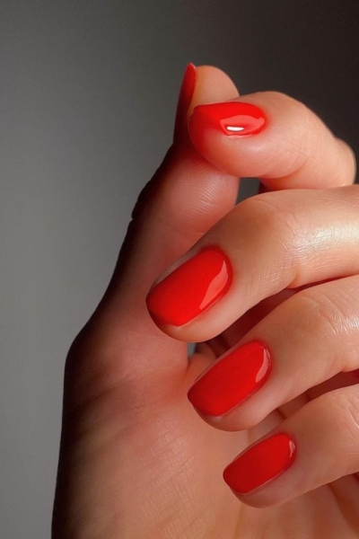 24 Red Nail Ideas to Try If You Want to Test The "Red Nail Theory"