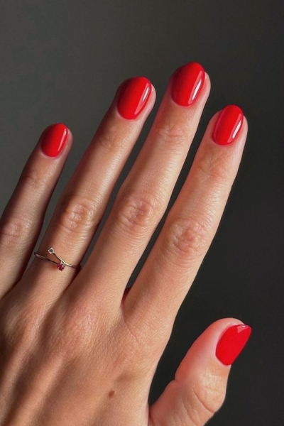 24 Red Nail Ideas to Try If You Want to Test The "Red Nail Theory"