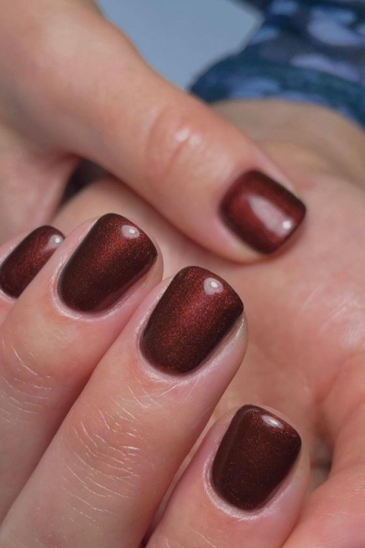 24 Red Nail Ideas to Try If You Want to Test The "Red Nail Theory"