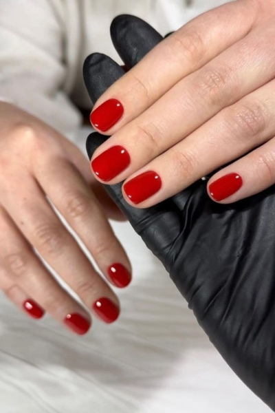 24 Red Nail Ideas to Try If You Want to Test The "Red Nail Theory"