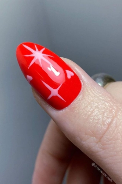 24 Red Nail Ideas to Try If You Want to Test The "Red Nail Theory"