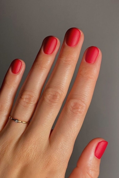 24 Red Nail Ideas to Try If You Want to Test The "Red Nail Theory"