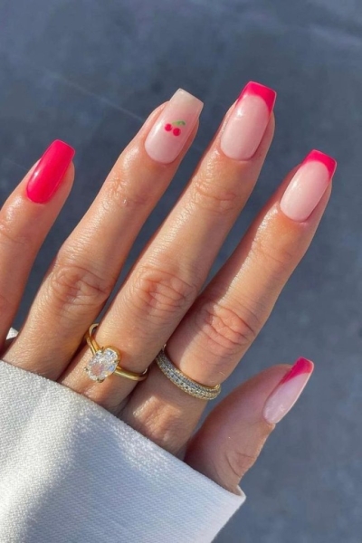 24 Red Nail Ideas to Try If You Want to Test The "Red Nail Theory"