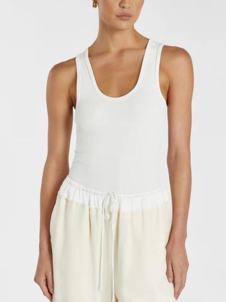 6 Summer Outfits To Wear With Your White Tank