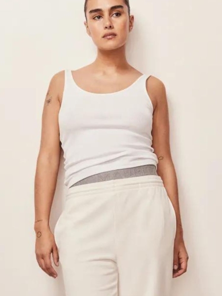 6 Summer Outfits To Wear With Your White Tank