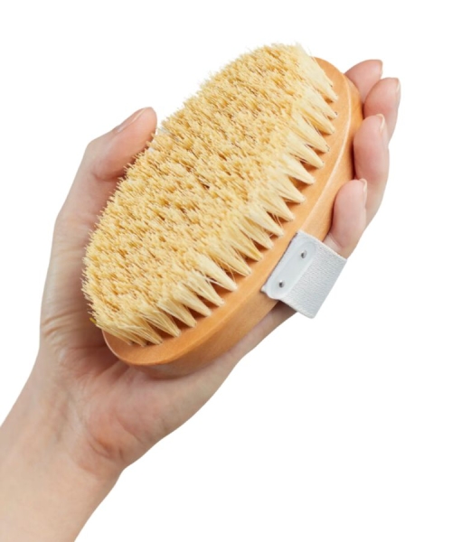 Why You Should Be Dry Brushing (and How to Do It For Maximum Benefits)