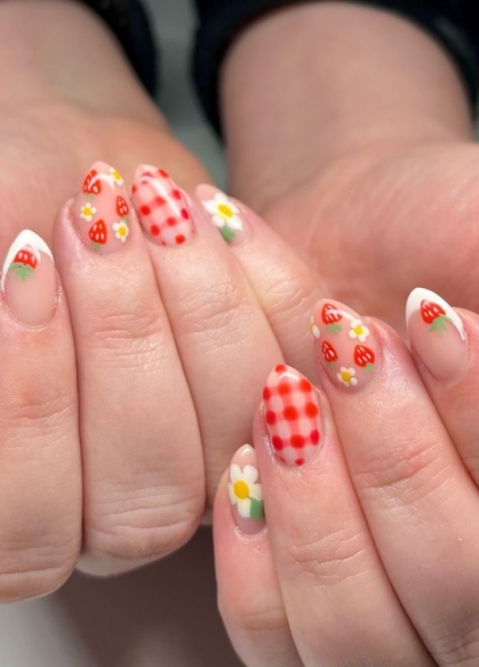 10 Picnic Nail Ideas That Are Perfect for the Height of Summer