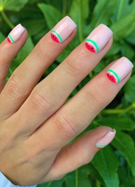 10 Picnic Nail Ideas That Are Perfect for the Height of Summer