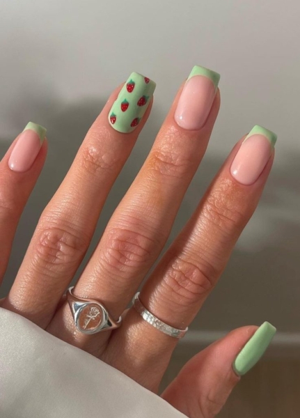 10 Picnic Nail Ideas That Are Perfect for the Height of Summer