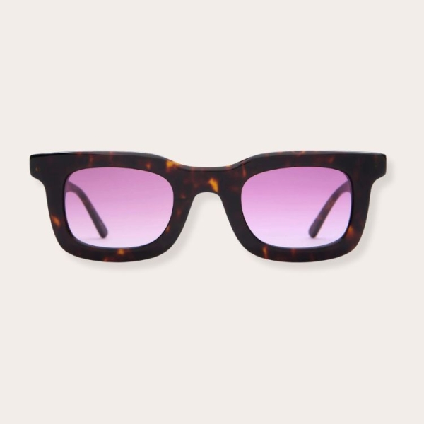 7 Cool Girl-Approved Sunglasses Brands to Try (That Aren't Ray-Ban)