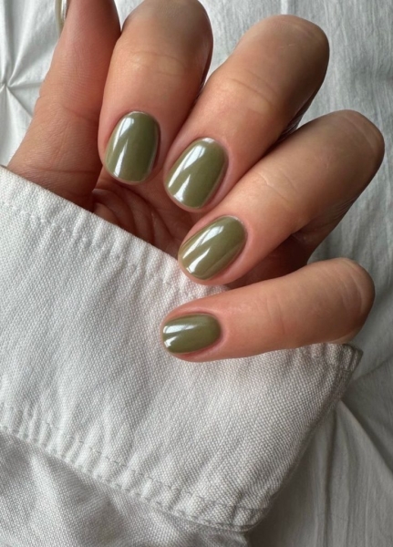 The Fall Nail Color You Should Try Next, According to Your Zodiac Sign