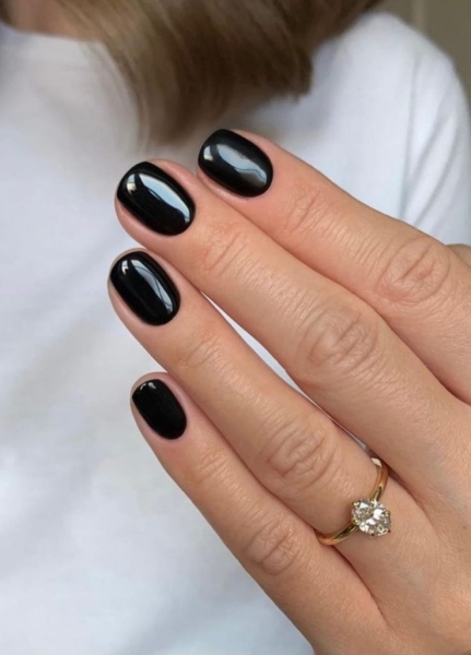 The Fall Nail Color You Should Try Next, According to Your Zodiac Sign