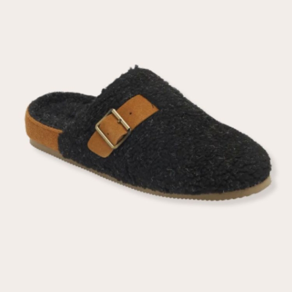 15 Cozy Slippers We’ll Be Living in All Season Long