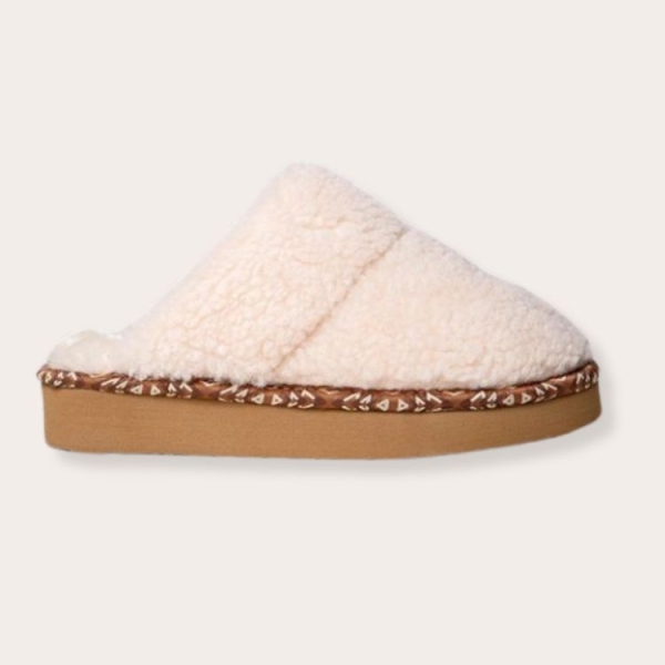 15 Cozy Slippers We’ll Be Living in All Season Long