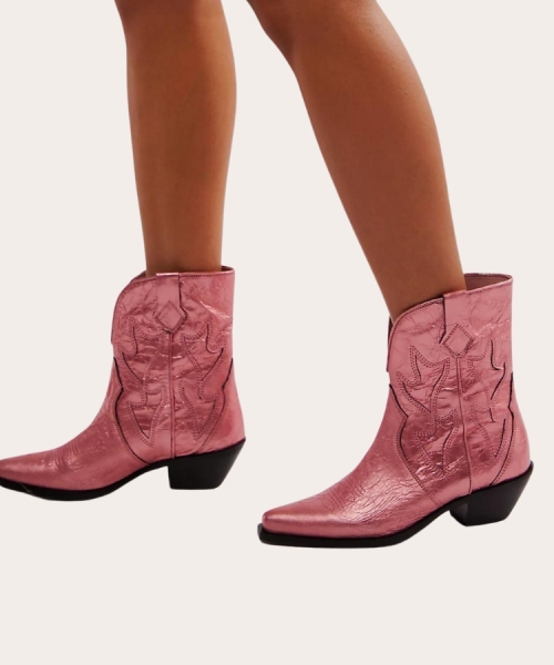 I’m a Stylist From Nashville–Take It From Me, This Is How to Style Cowboy Boots This Fall