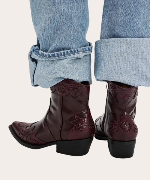 I’m a Stylist From Nashville–Take It From Me, This Is How to Style Cowboy Boots This Fall