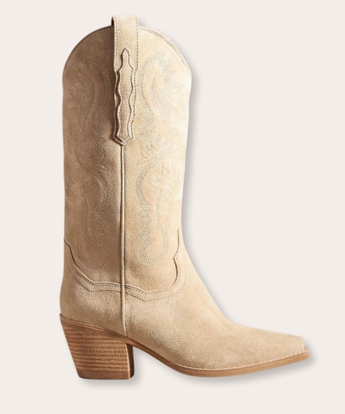 I’m a Stylist From Nashville–Take It From Me, This Is How to Style Cowboy Boots This Fall