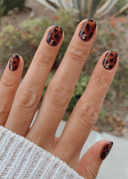 Tortoise Shell Nails Will Make You Want To Be a Manicure-Repeater All Season Long