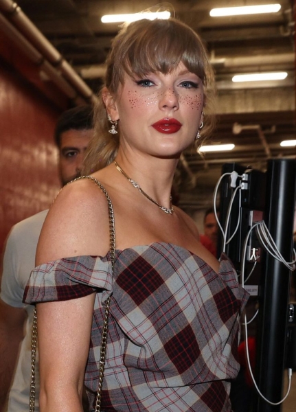 Taylor Swift Just Wore Glitter Freckles—And You Can Get Them For $15 on Amazon RN